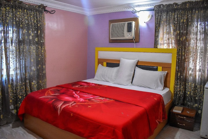 Room 6 of 28