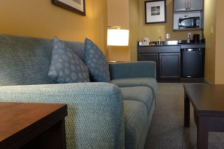 Room 13 of 32