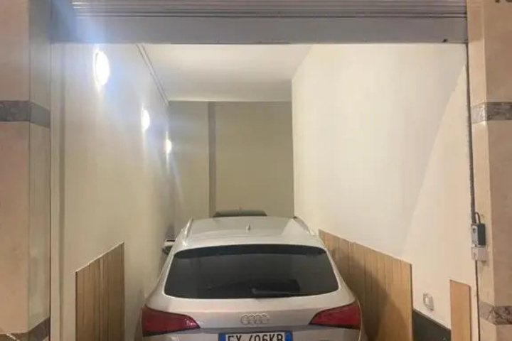 Room 5 of 10