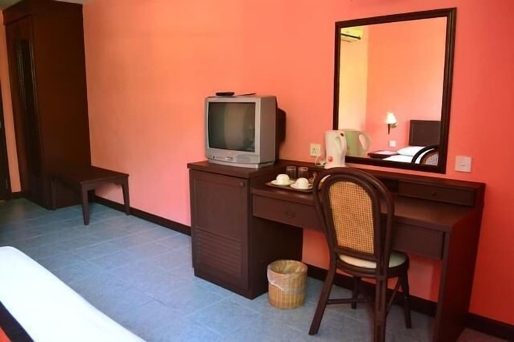 Room 13 of 34