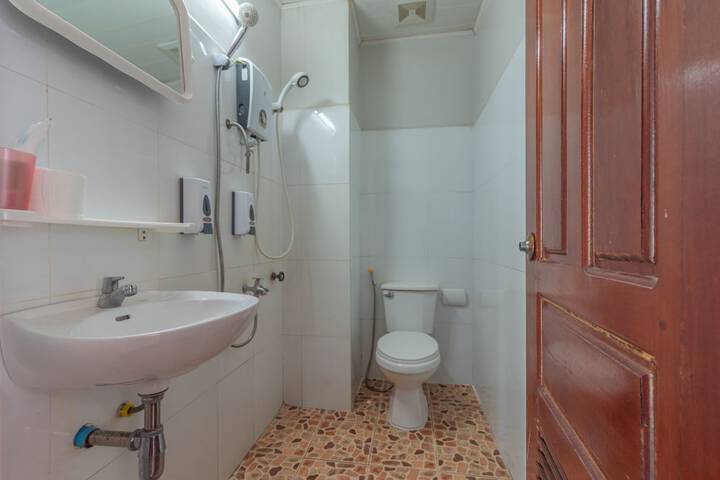 Room 21 of 28