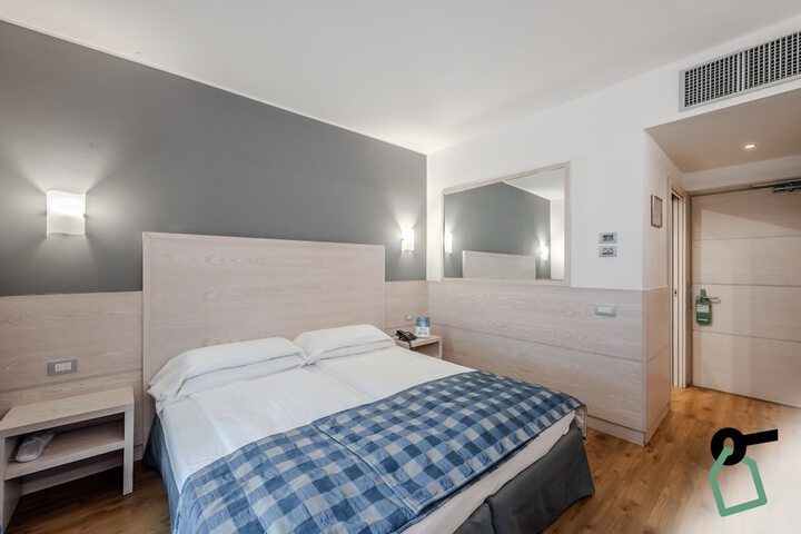 Room 7 of 44