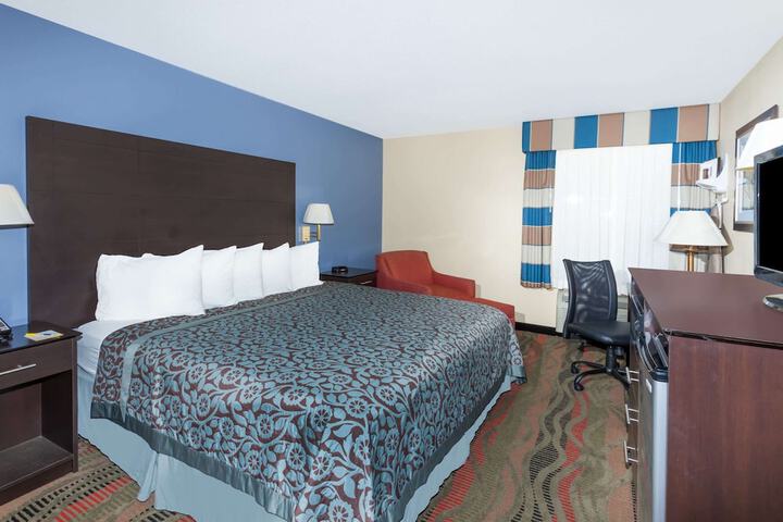 Standard King Bed Accessible (12 of 15)
