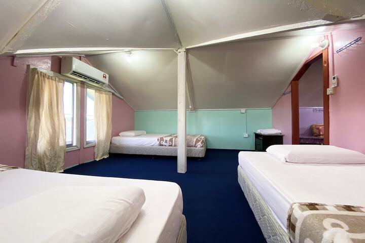 Room 13 of 29