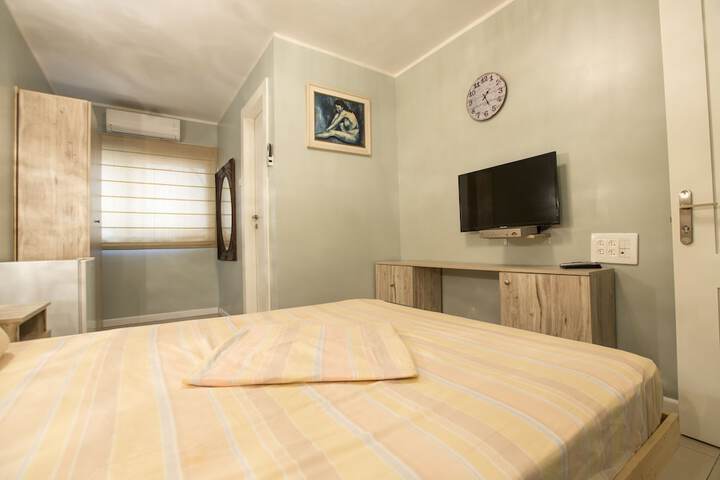Room 7 of 40