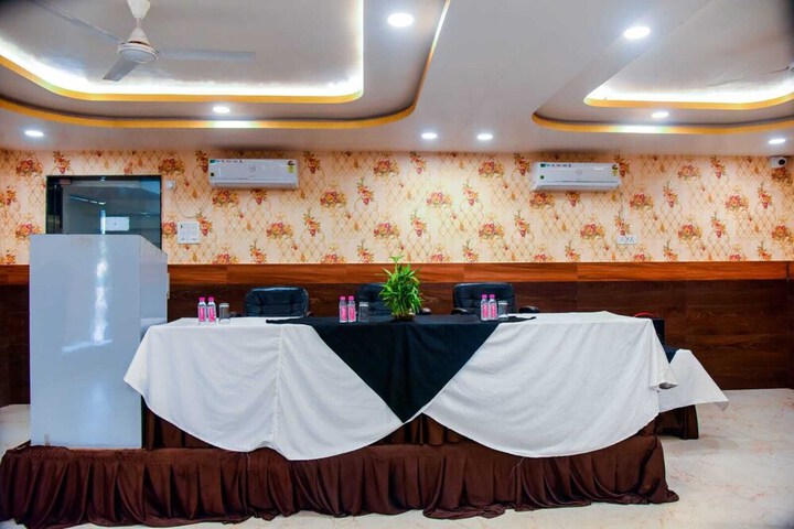 Ballroom/Hall 34 of 44