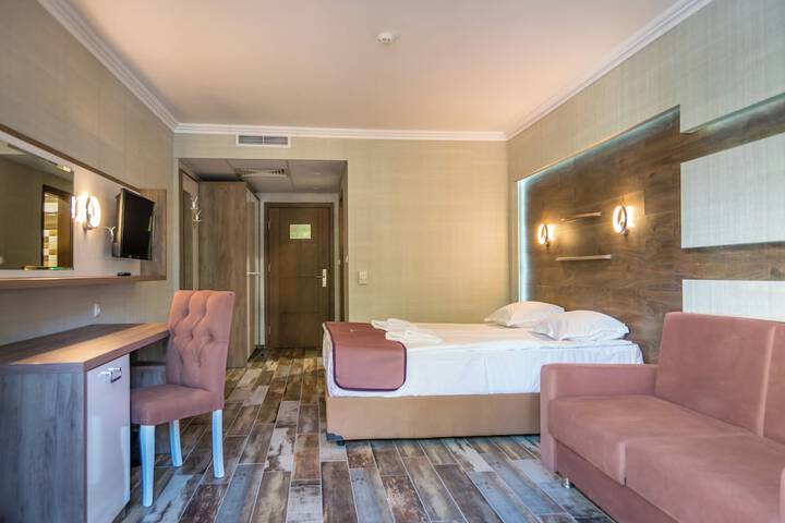 Room 4 of 30
