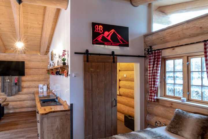 Room 4 of 120