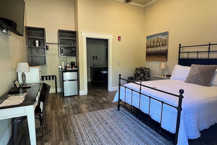 Room 18 of 33