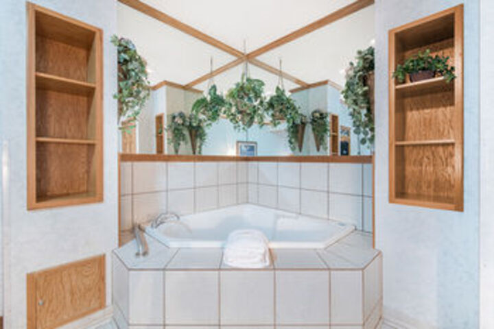 Hot Tub 35 of 45