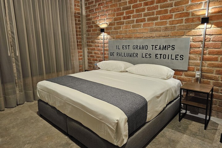 Room 16 of 47