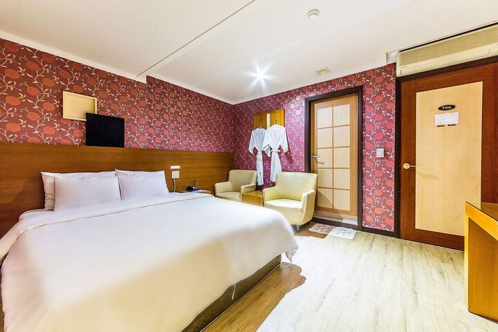 Room 19 of 38
