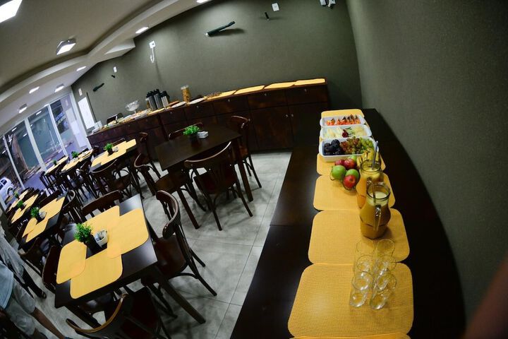 Dining 21 of 31