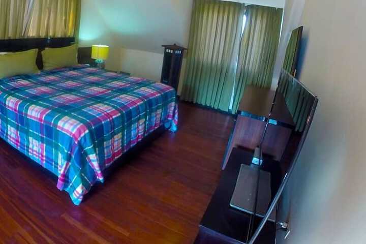 Room 10 of 37