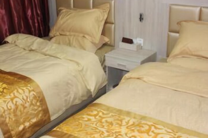 Room 4 of 6