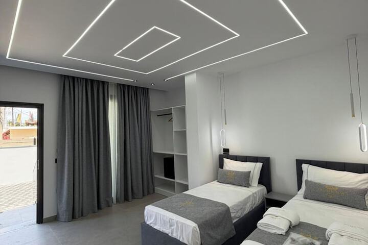 Room 45 of 164