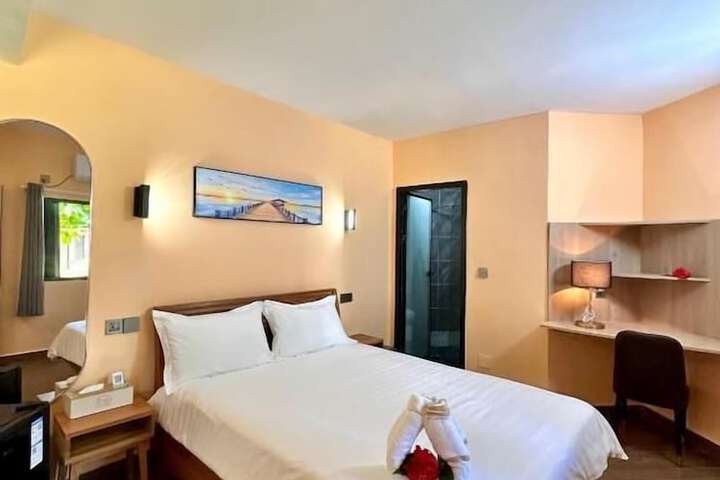 Room 3 of 67