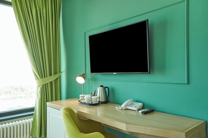 Room 42 of 100