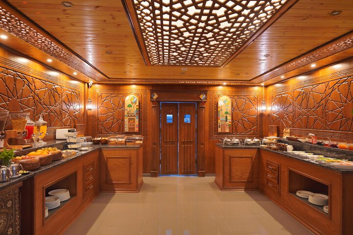 Dining 52 of 61