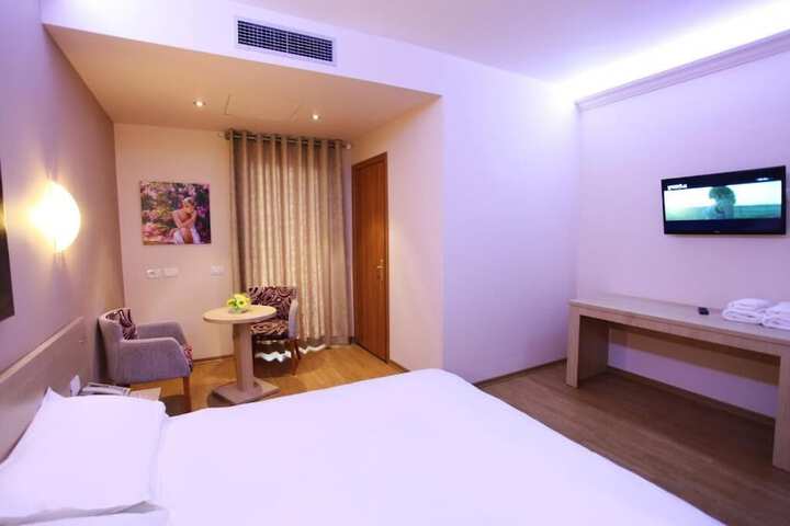 Room 18 of 71