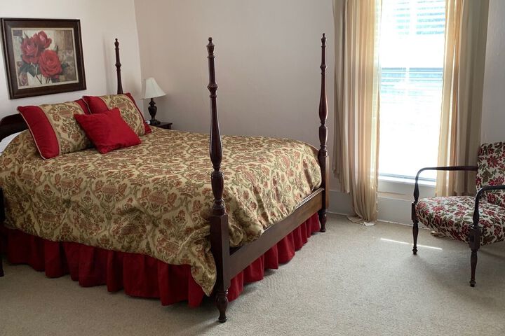 Room 6 of 10