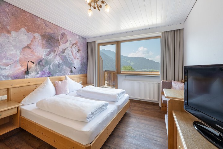 Room 3 of 61