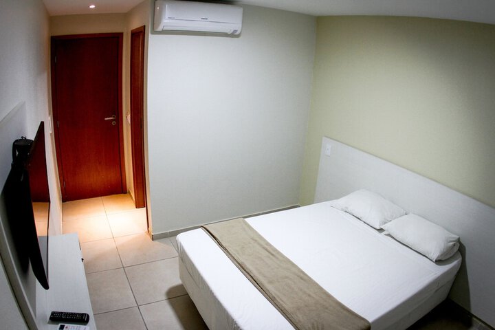 Room 2 of 39