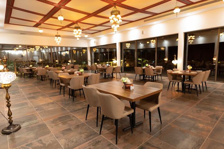 Dining 77 of 160