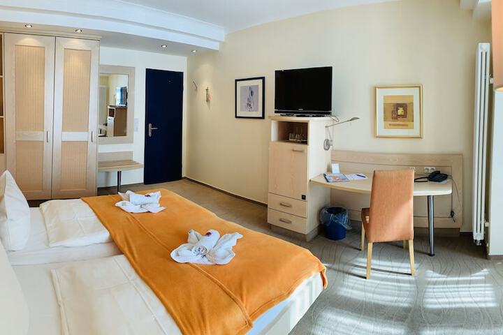 Room 15 of 49