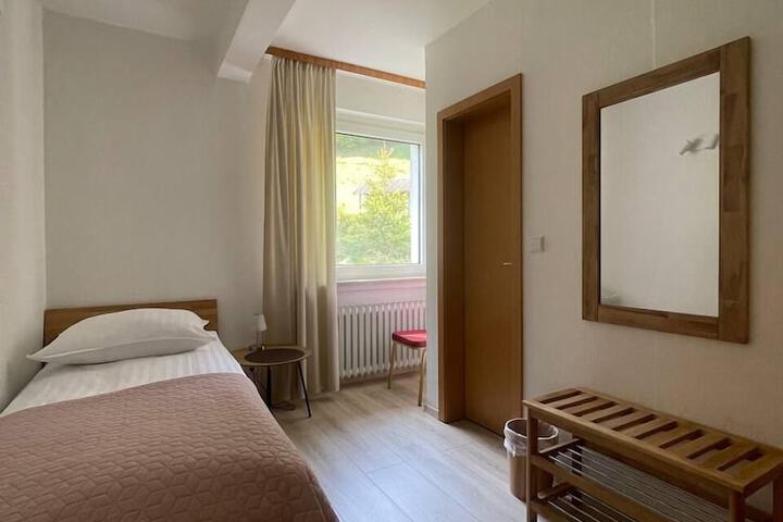 Room 14 of 37
