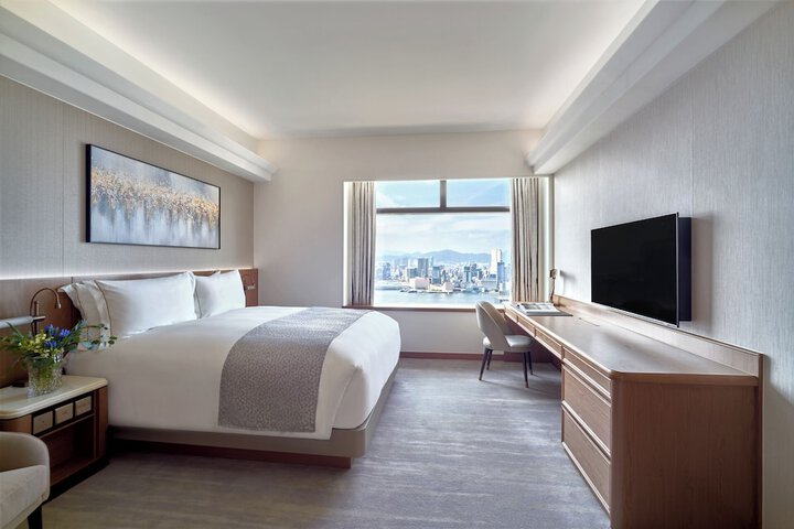 Room 9 of 82