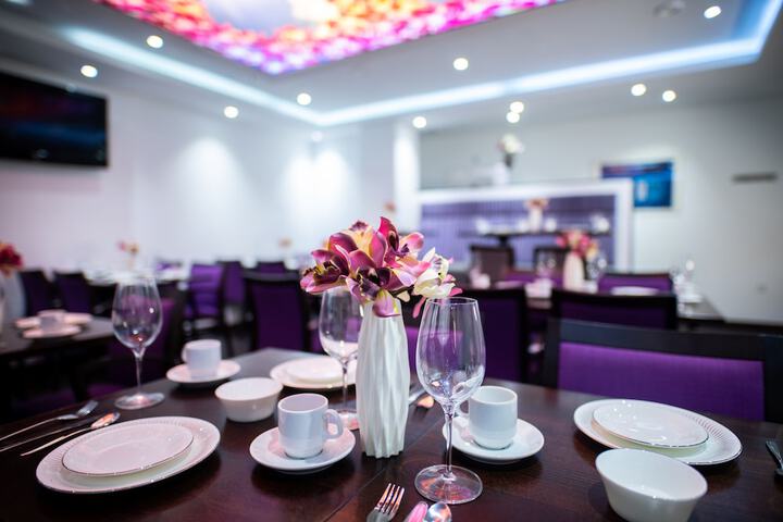 Dining 44 of 46