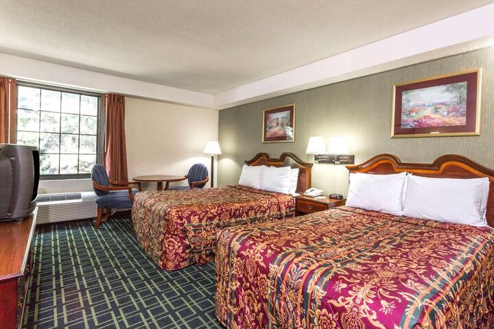 2 Double Beds (1 of 7)