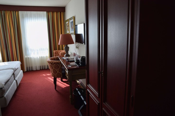 Room 25 of 106