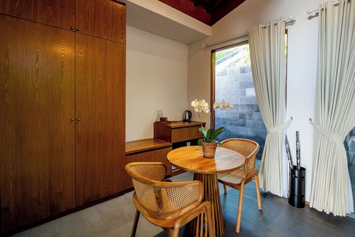 Room 18 of 162