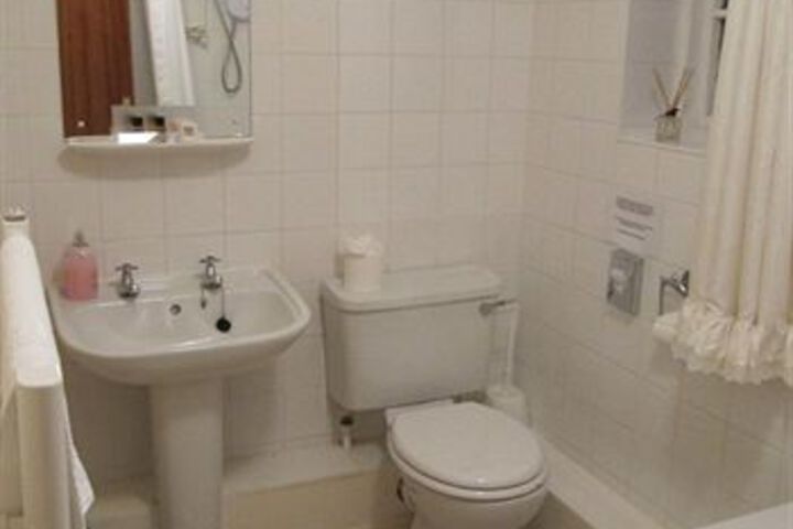 Room 3 of 10