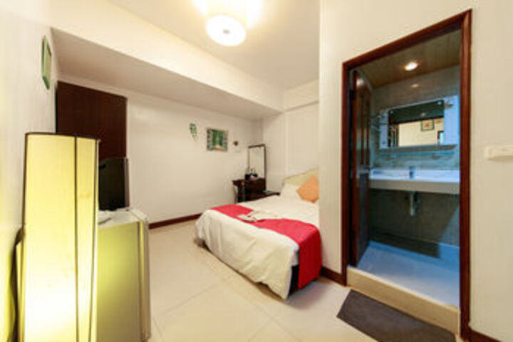 Room 15 of 18
