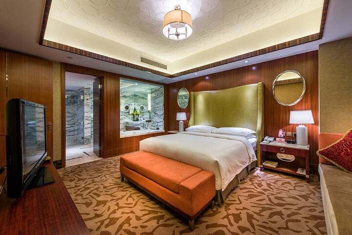 Room 9 of 35