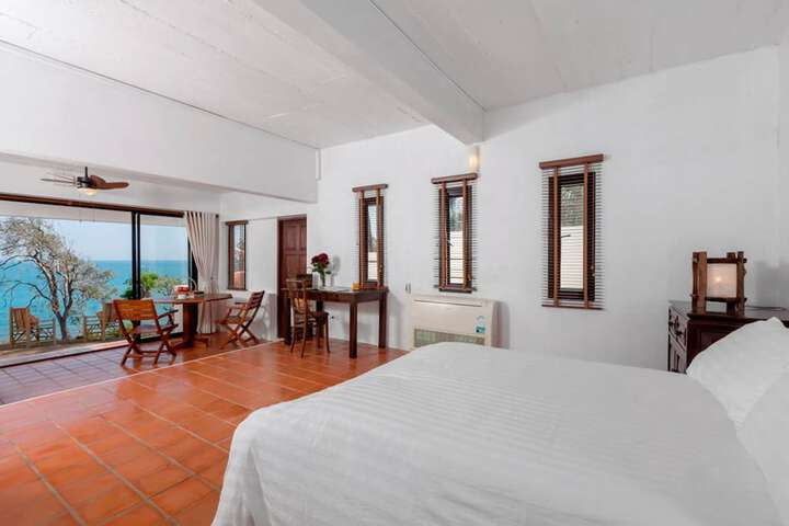 Room 2 of 34