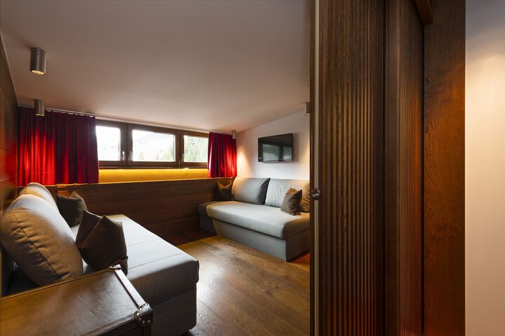 Room 73 of 176