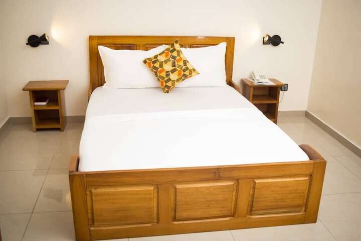 Room 7 of 18
