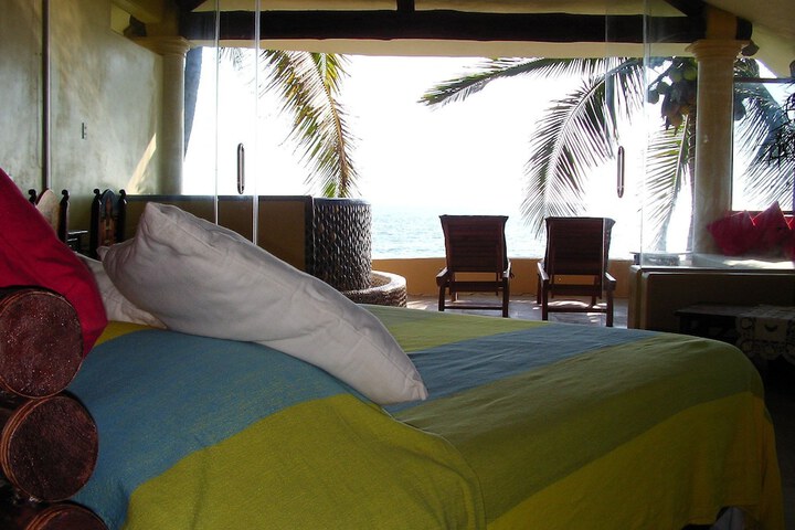 Room 4 of 16