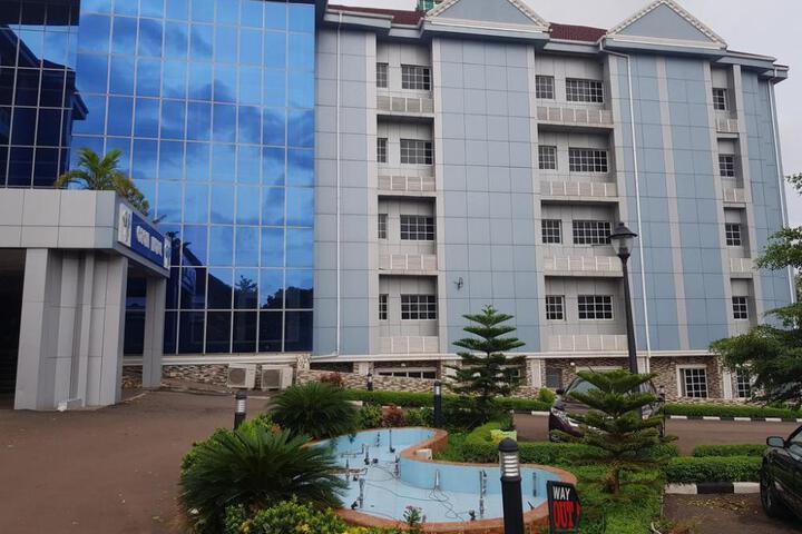 Ozom Hotel