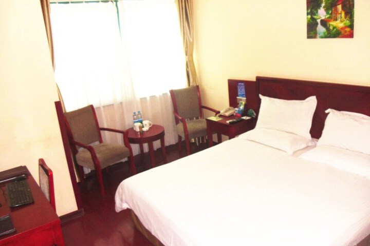 Room 14 of 32