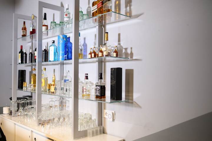 Lounge 57 of 78