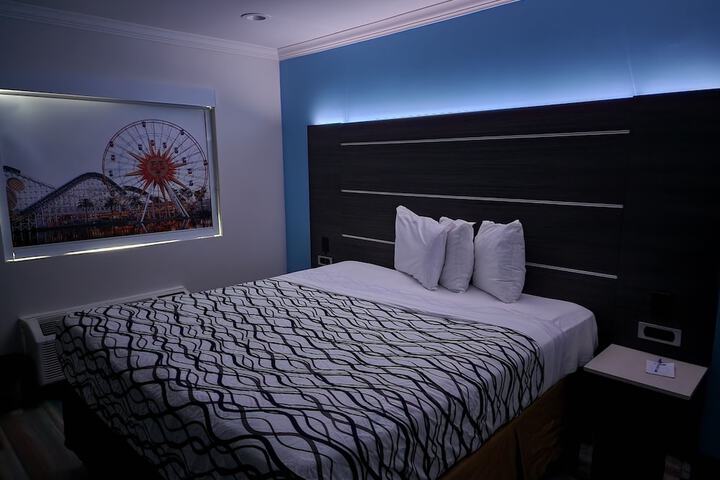 1 King Bed (7 of 21)