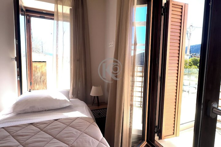 Room 37 of 100
