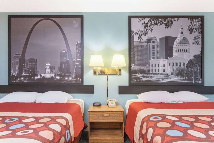Room 6 of 15