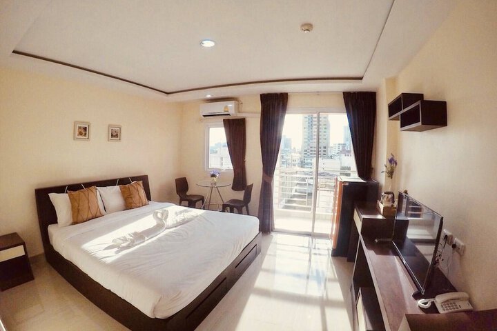 Room 6 of 76