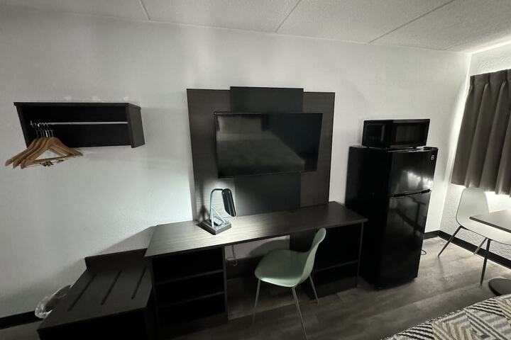 Room 33 of 61